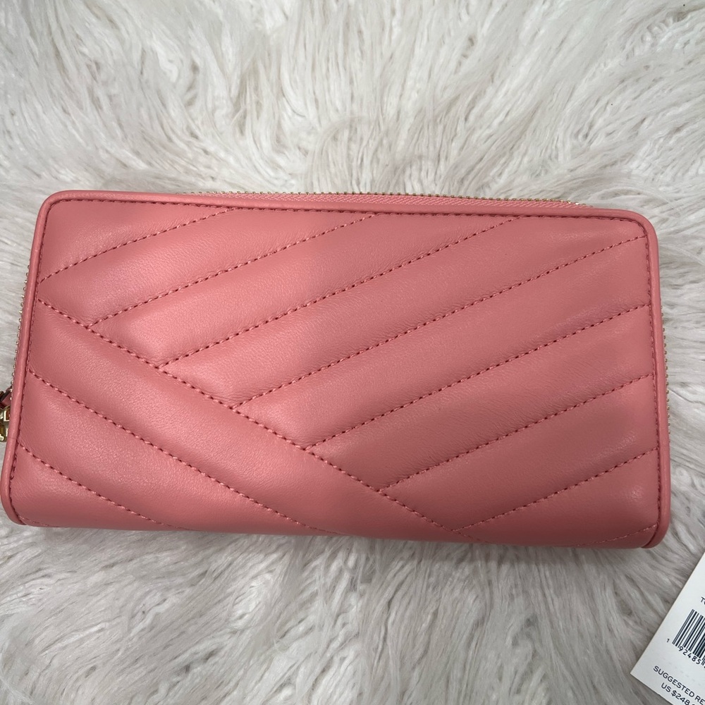✨SOLD✨ Tory Burch Kira Chevron zip continental wallet - Picture 3 of 13